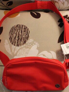 Lululemon Everywhere Belt Bag